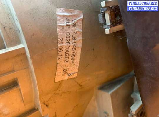 купить Фонарь задний правый на Volkswagen Touareg