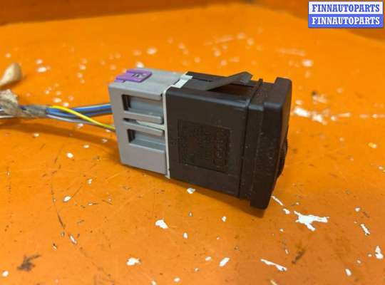 купить Кнопка корректора фар на Audi A4