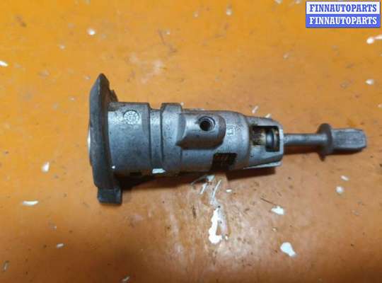 купить Личинка дверного замка на Volkswagen Passat