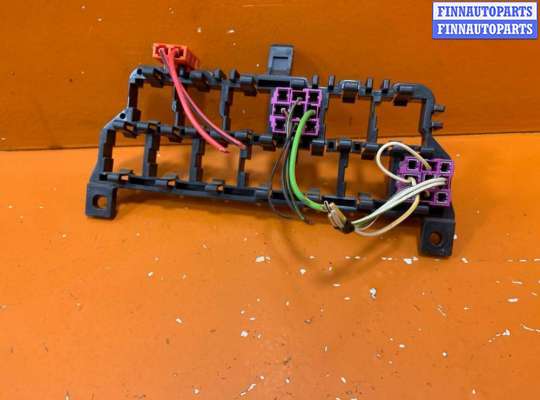 купить Блок предохранителей на Volkswagen Passat