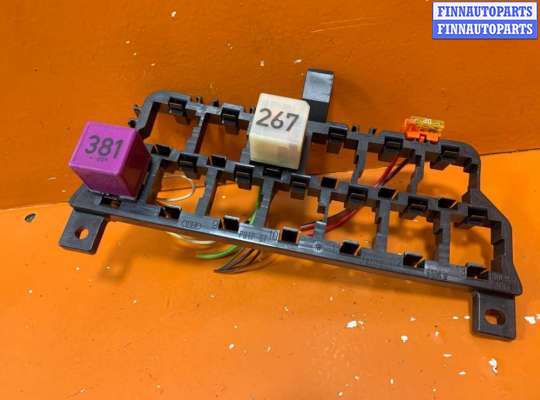 купить Блок предохранителей на Volkswagen Passat