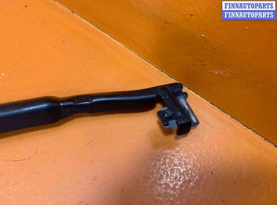 купить Щеткодержатель (поводок стеклоочистителя, дворник) на Volkswagen Touareg