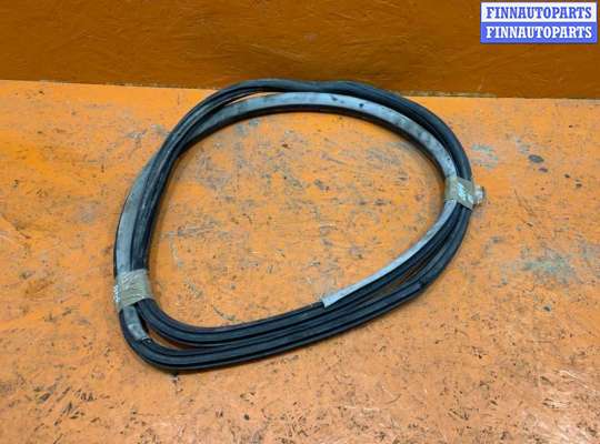 купить Уплотнитель на Volkswagen Passat