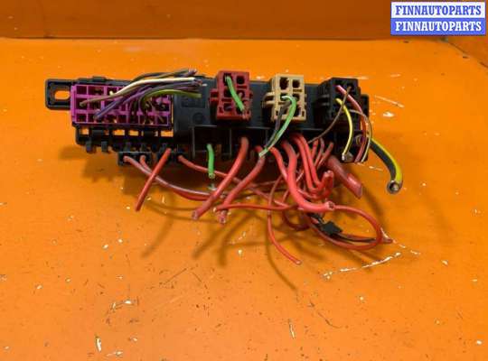 купить Блок предохранителей на Volkswagen Passat