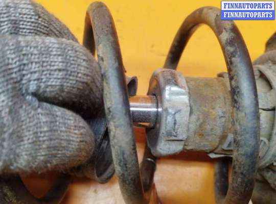 купить Стойка передняя правая на Volkswagen Golf