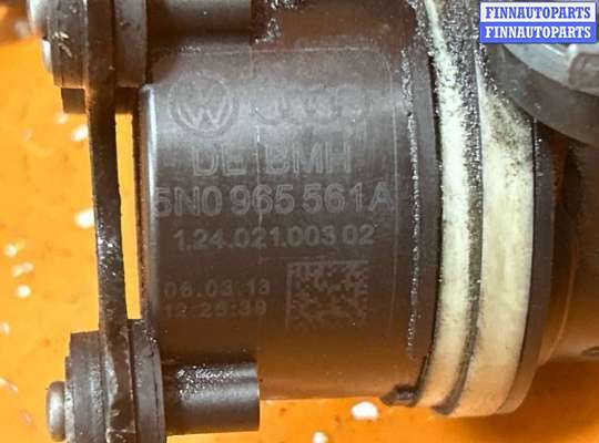 купить Насос антифриза дополнительный на Volkswagen Passat