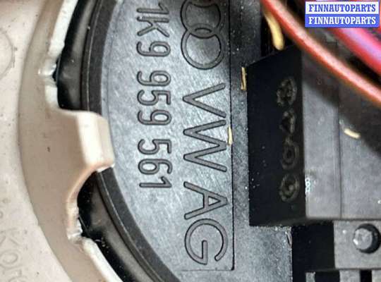 купить Фонарь салона (плафон) на Volkswagen Passat