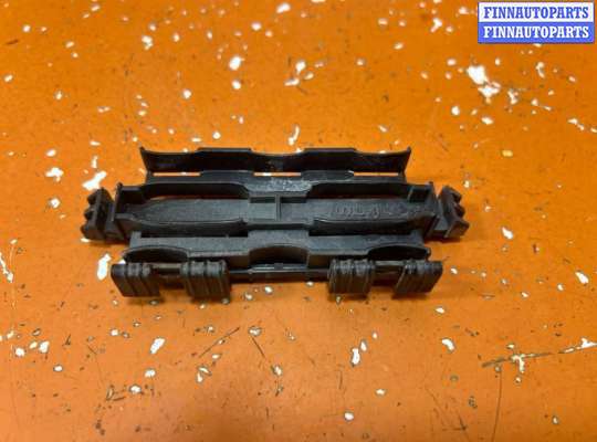 Кронштейн крепления VG2797174 на Volkswagen Passat
