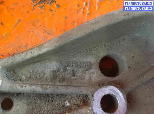Кронштейн крепления VG1752822 на Volkswagen Golf