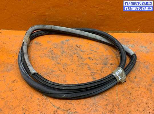 купить Уплотнитель на Volkswagen Passat