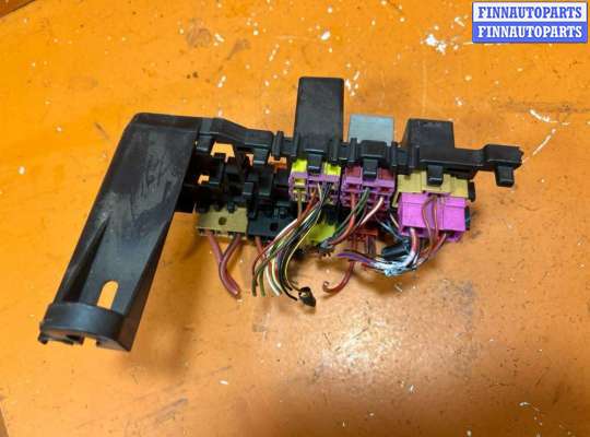 купить Блок предохранителей на Audi A4