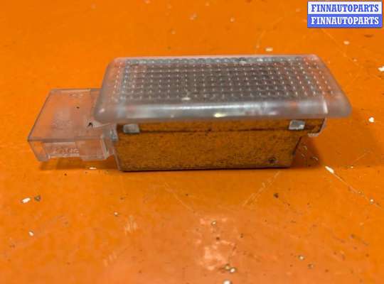 купить Фонарь салона (плафон) на Volkswagen Touareg