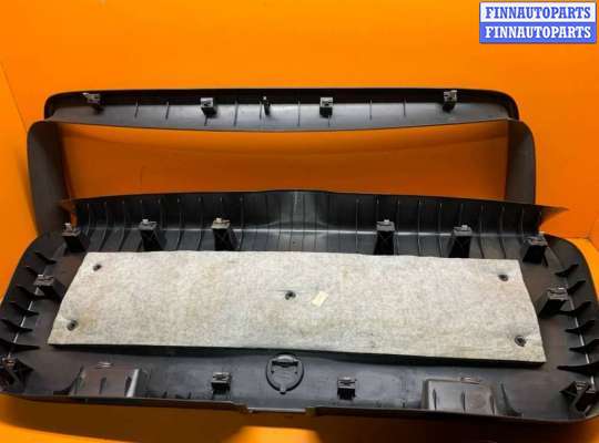 купить Обшивка крышки багажника на Volkswagen Golf
