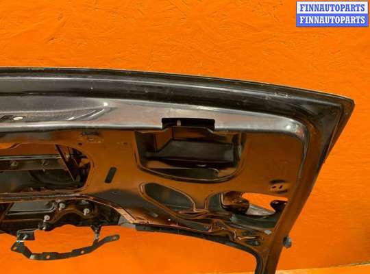 Крышка багажника на Volkswagen Touareg I (7L)
