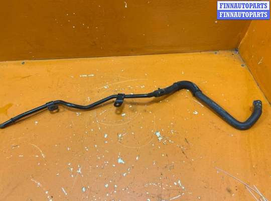 Трубка охлаждающей жидкости металлическая VG2675948 на Volkswagen Passat