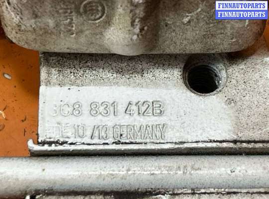 купить Петля двери на Volkswagen Passat