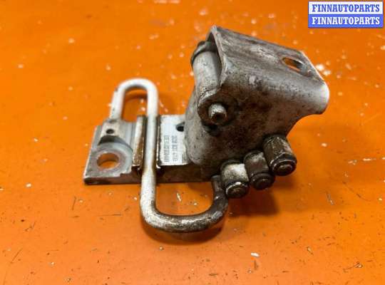 купить Петля двери на Volkswagen Passat