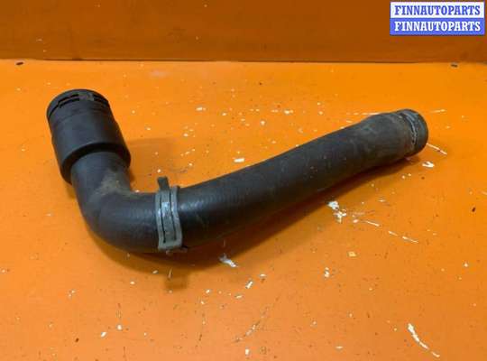 Патрубок радиатора VG2622100 на Volkswagen Passat