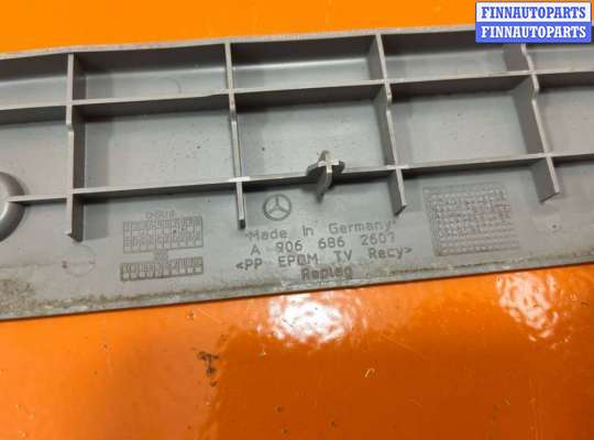 купить Накладка на порог на Volkswagen Crafter