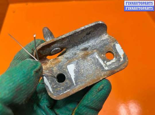 купить Ответная часть (скоба) замка двери на Volkswagen Crafter