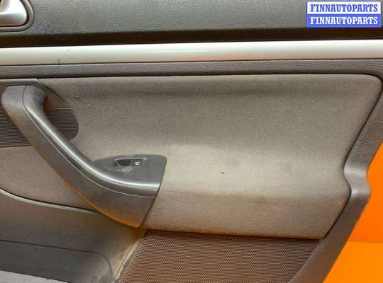купить Обшивка двери передней правой (дверная карта) на Volkswagen Golf
