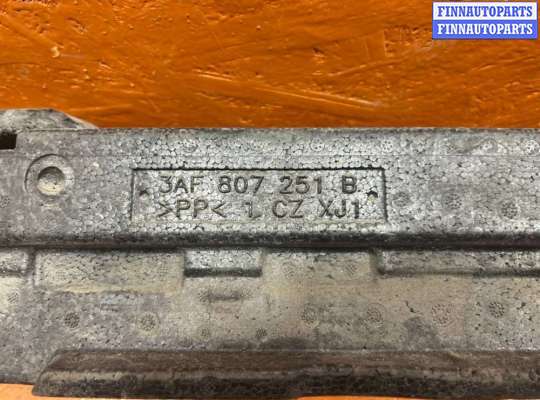 Абсорбер бампера на Volkswagen Passat B7 (36)