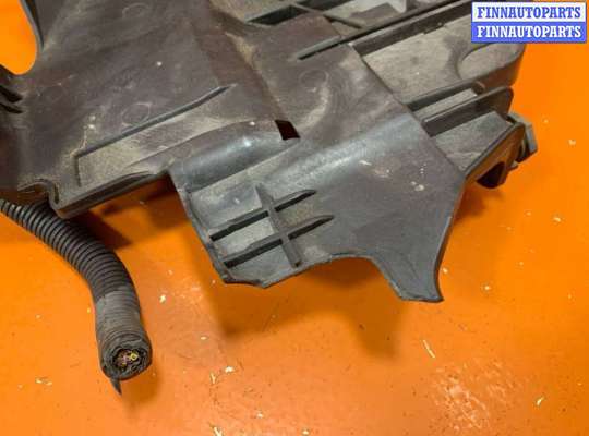 Кронштейн фары на Volkswagen Touareg I (7L)