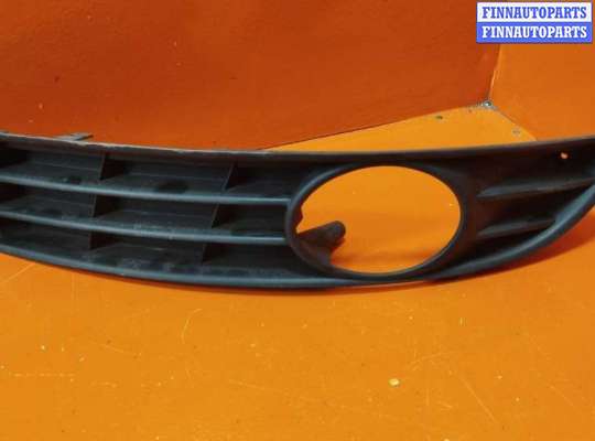 купить Рамка фары противотуманной левой на Volkswagen Passat