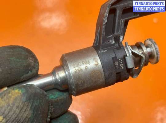 Форсунка топливная на Volkswagen Caddy III (2K)