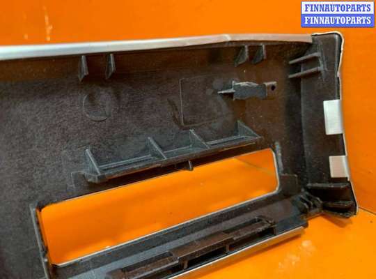 купить Накладка декоративная на торпедо на Volkswagen Touareg