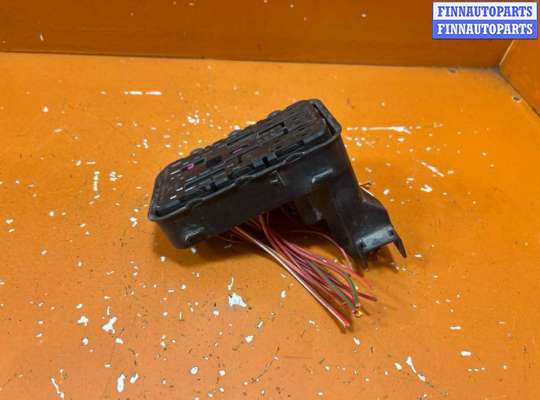 Блок предохранителей VG2796385 на Volkswagen Passat