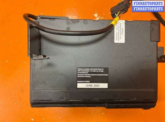 CD-чейнджер на Volkswagen Touareg I (7L)