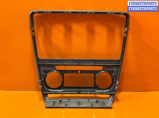 купить Рамка под магнитолу на Skoda Octavia