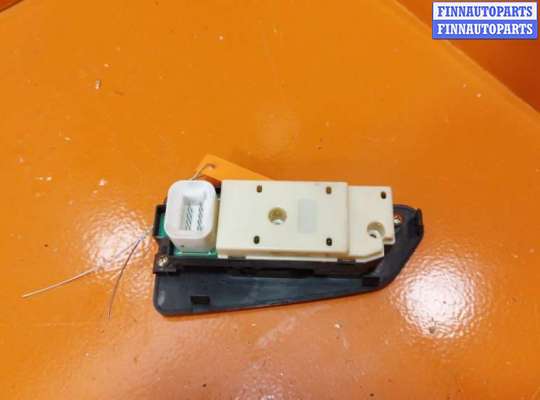 купить Кнопка стеклоподъемника переднего левого на Mitsubishi Space Runner