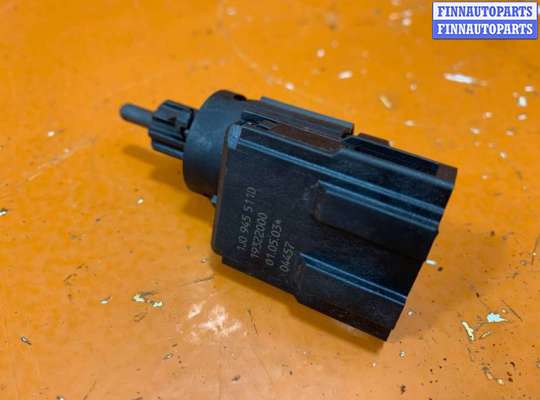 Датчик педали тормоза (лягушка) VG2579238 на Volkswagen Touareg