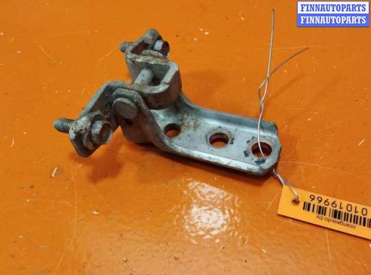 купить Петля двери на Mitsubishi Space Runner