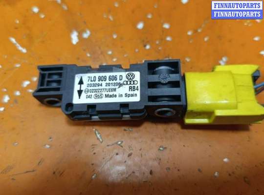 Датчик удара VG2725904 на Volkswagen Touareg