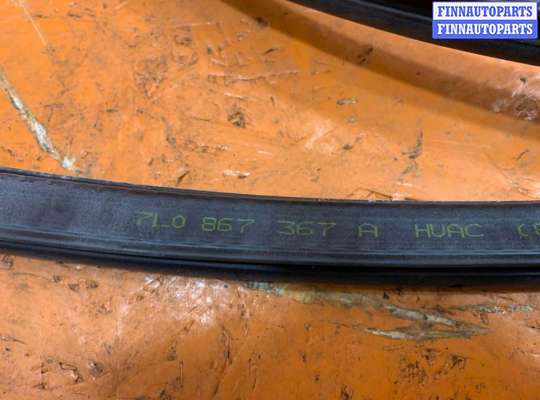 купить Уплотнитель на Volkswagen Touareg