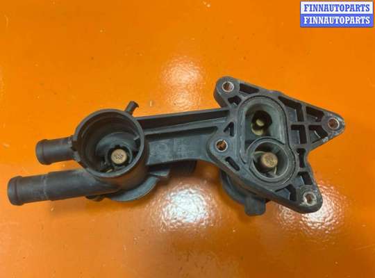 Корпус термостата на Volkswagen Passat B7 (36)