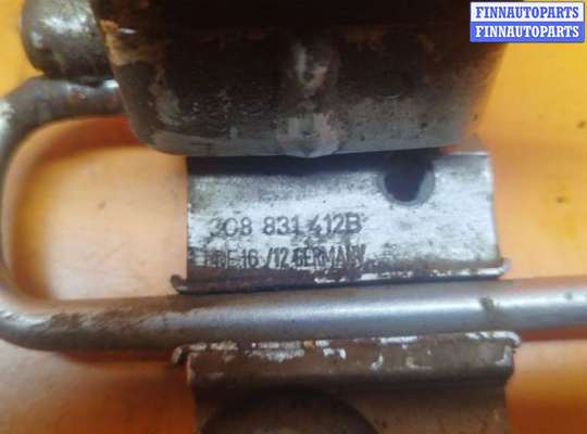 Петля двери на Volkswagen Passat B7 (36)