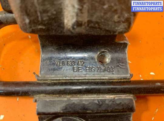 купить Петля двери на Volkswagen Touareg