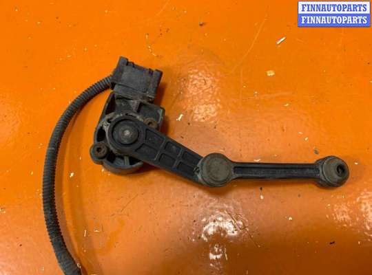 купить Датчик положения кузова на Volkswagen Touareg