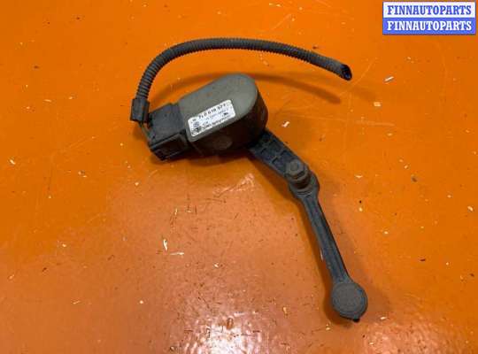 купить Датчик положения кузова на Volkswagen Touareg