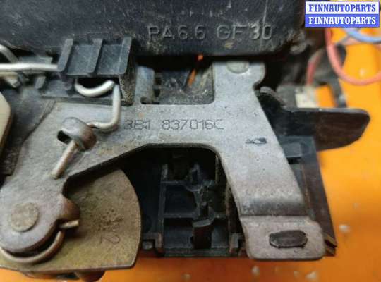 Замок боковой двери на Volkswagen Passat B5 (3B)