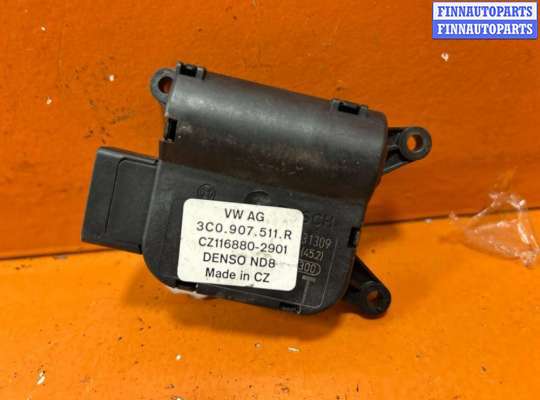 Моторчик заслонки печки VG2646004 на Volkswagen Golf