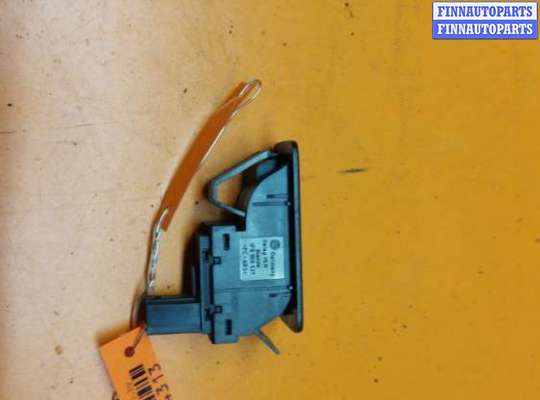 Кнопка открытия лючка топливного бака VG2243589 на Volkswagen Touran