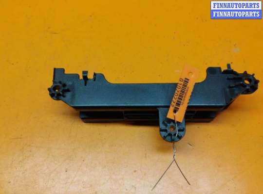 Ручка внутренняя передняя правая VL516988 на Volvo 850