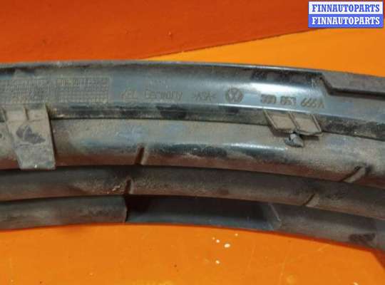 купить Рамка фары противотуманной правой на Volkswagen Passat