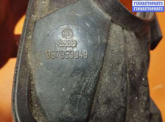 купить Поворотник левый на Volkswagen Passat