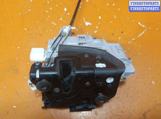 купить Замок двери передней правой на Volkswagen Passat